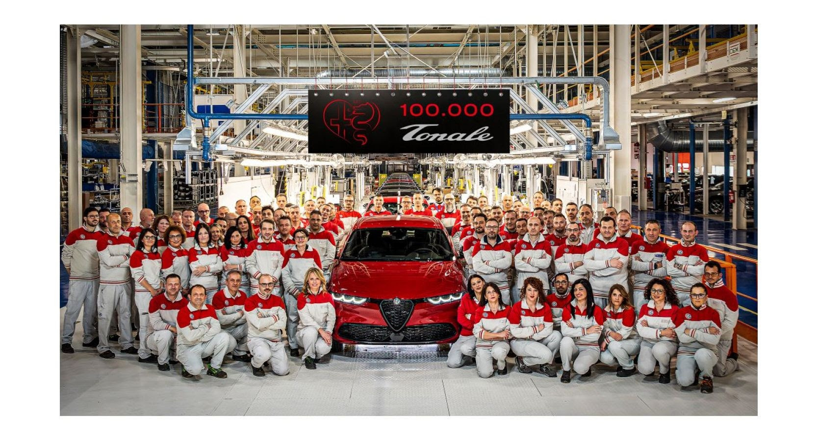 Comunidad Brandy Girls Alfa Romeo produce la unidad número 100.000 de su SUV Tonale en Italia